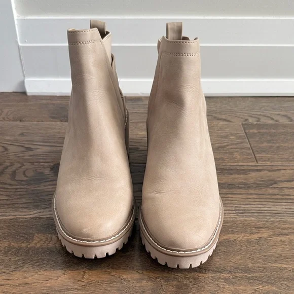 DV by Dolce Vita Rango Beige Ankle Booties - Picture 2 of 5